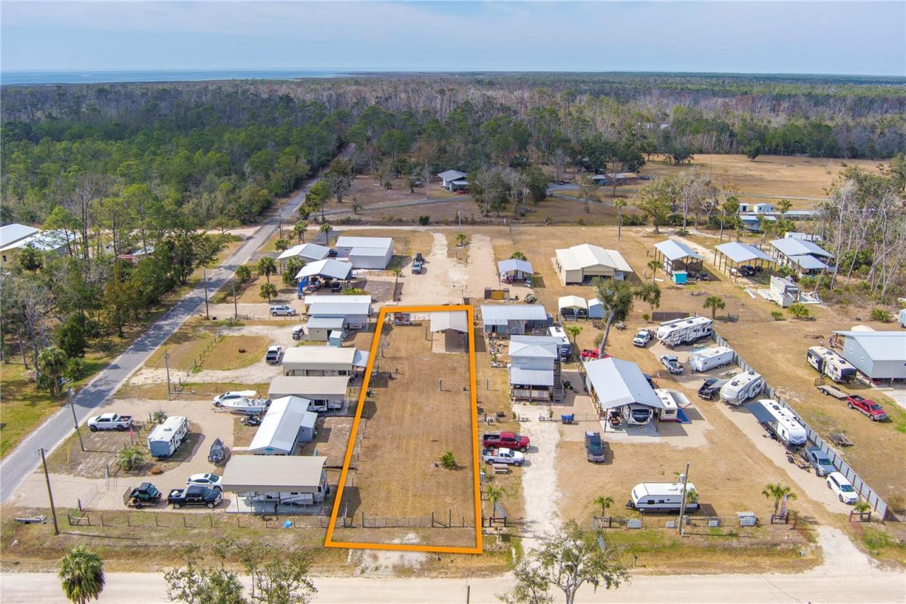 507 4th Street Nw, Steinhatchee, FL 32359 Photo