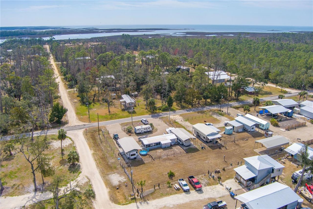 507 4th Street Nw, Steinhatchee, FL 32359 Photo