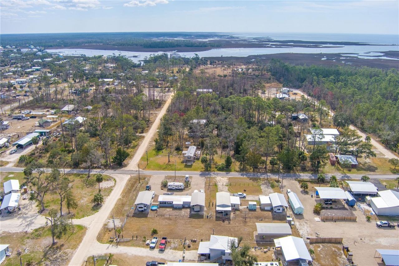 507 4th Street Nw, Steinhatchee, FL 32359 Photo