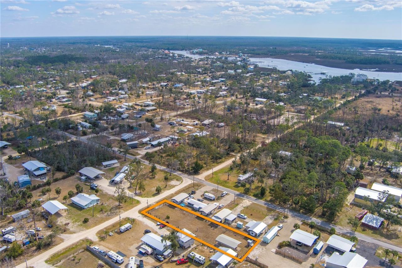 507 4th Street Nw, Steinhatchee, FL 32359 Photo