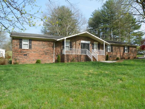 136 S Arrowhead Dr, McMinnville, TN 37110