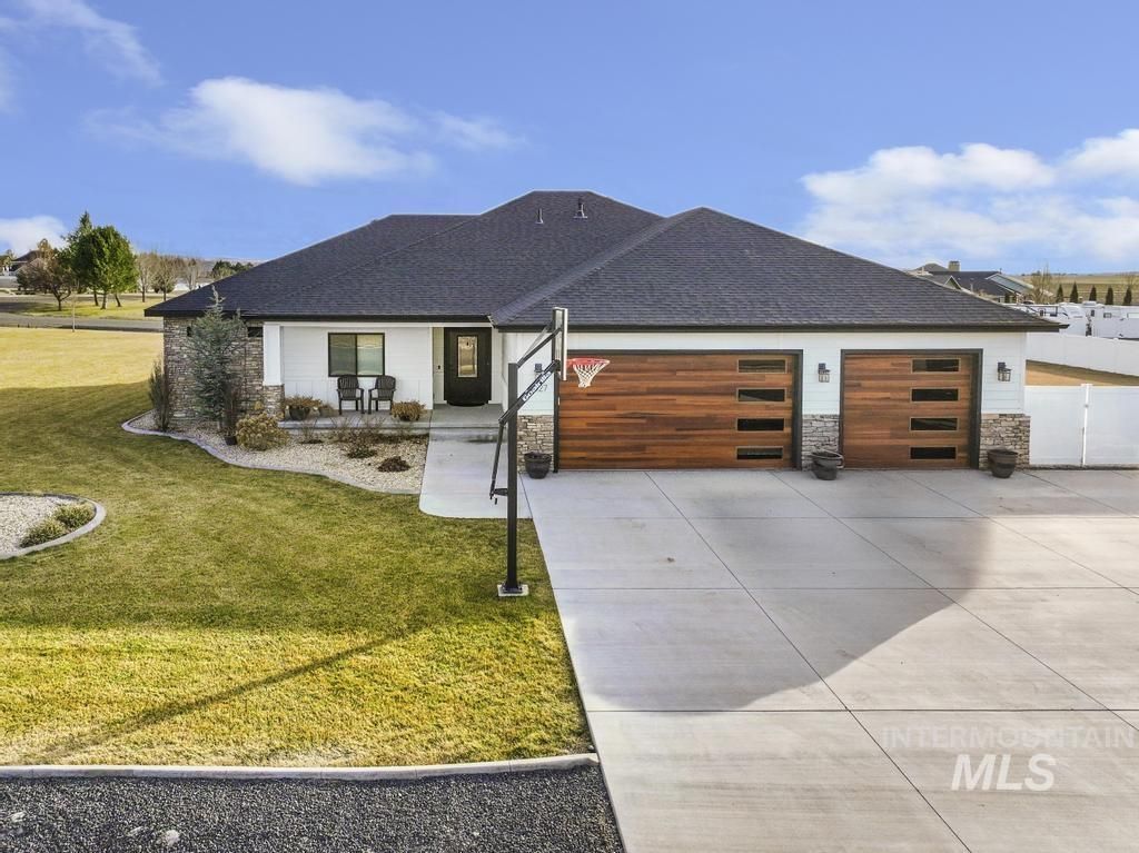 3827 Susan Circle W, Hansen, ID 83334 Main Photo