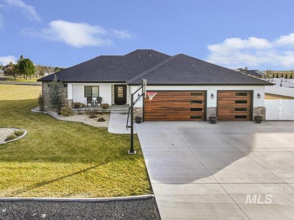 3827 Susan Circle W, Hansen, ID 83334