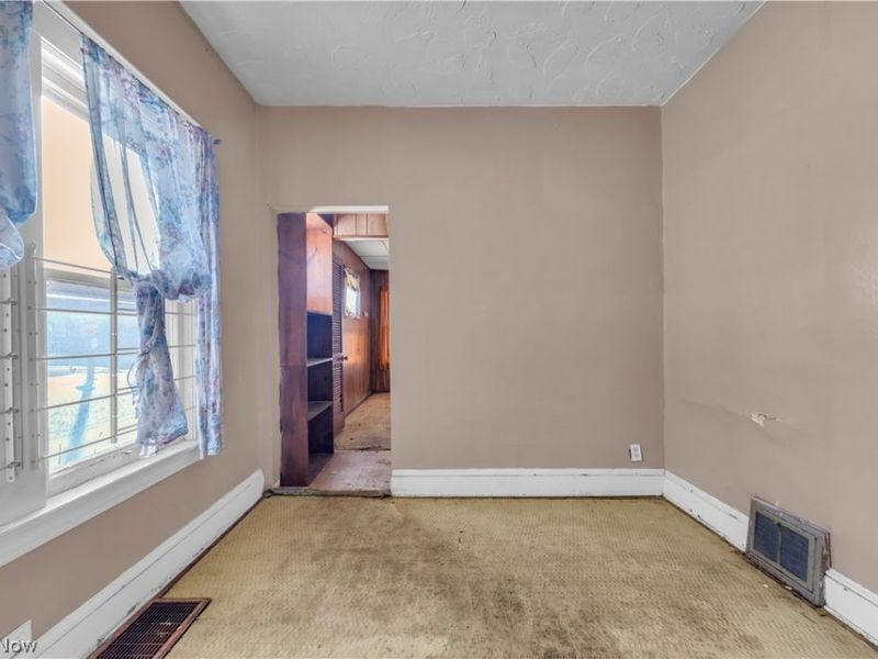 9617 Mount Auburn Avenue, Cleveland, OH 44104 Photo 16