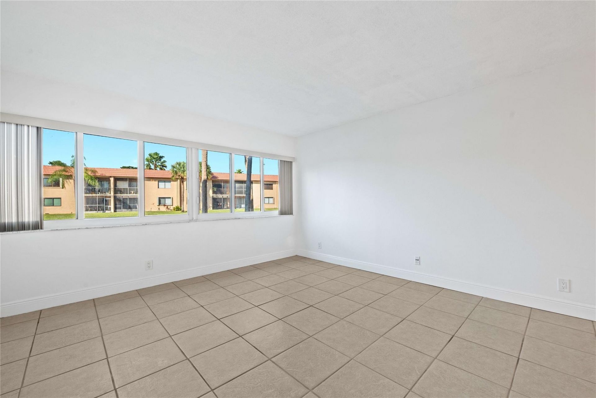 140 Lakeview Dr, Unit 103, Weston, FL 33326 Photo