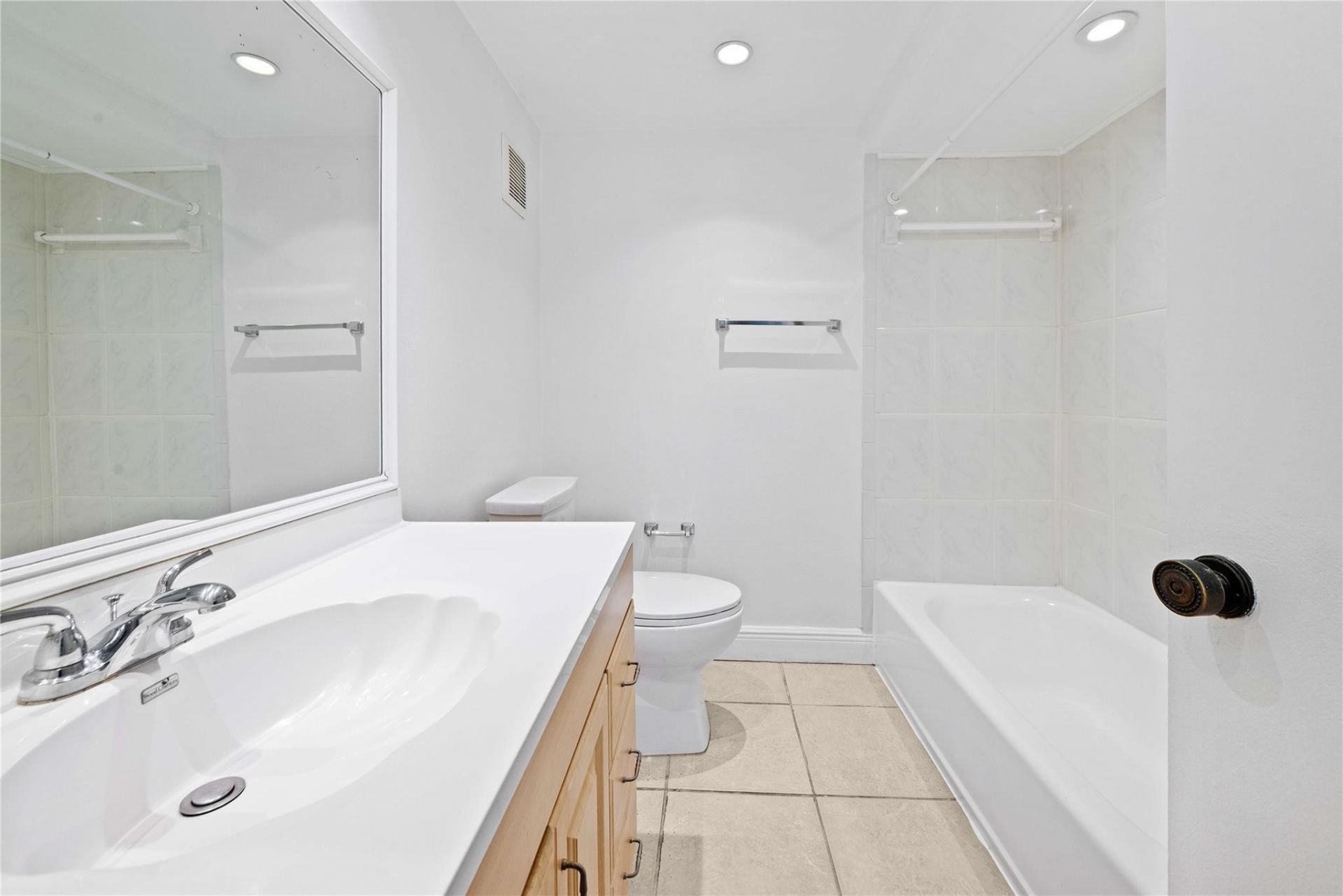 140 Lakeview Dr, Unit 103, Weston, FL 33326 Photo