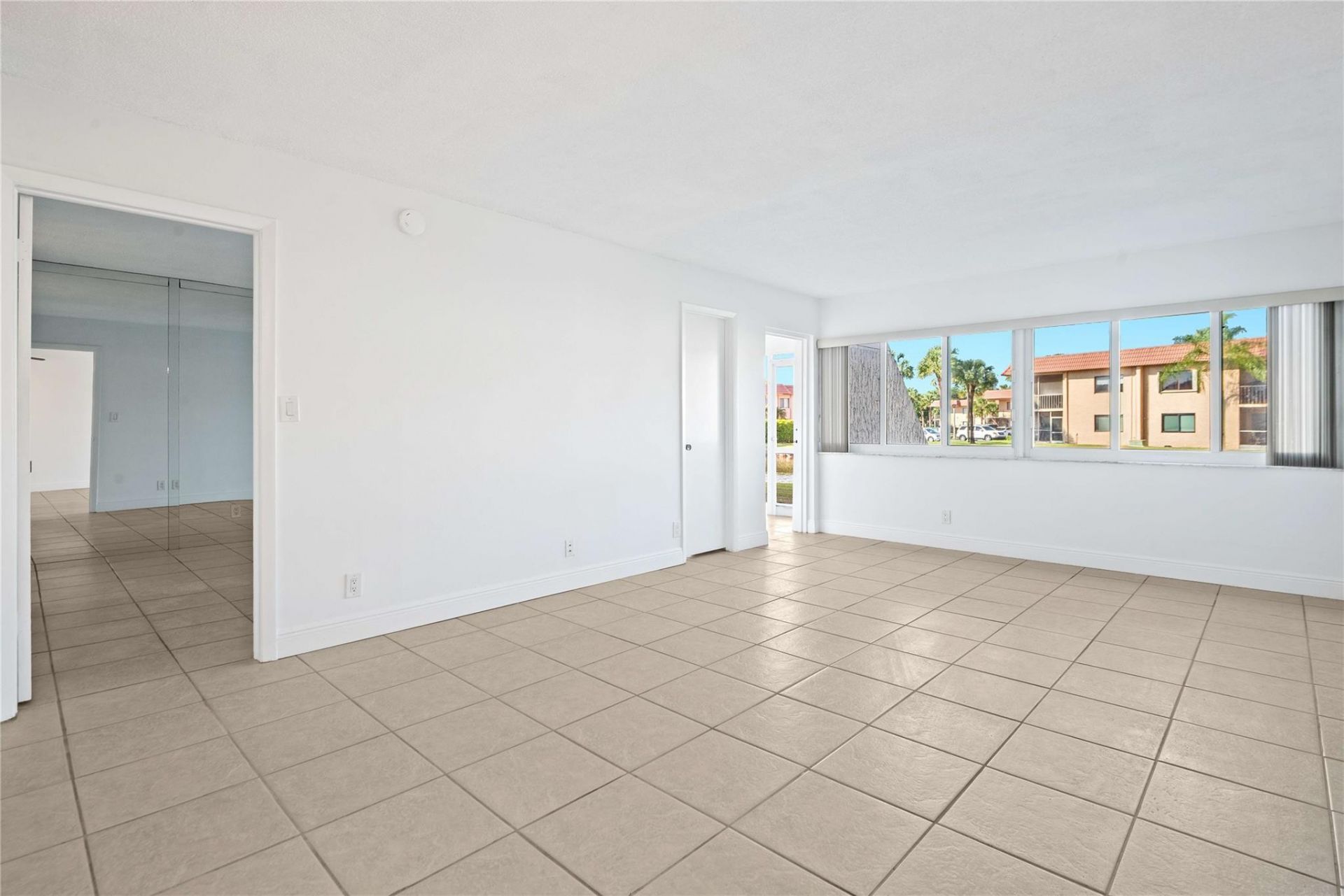 140 Lakeview Dr, Unit 103, Weston, FL 33326 Photo