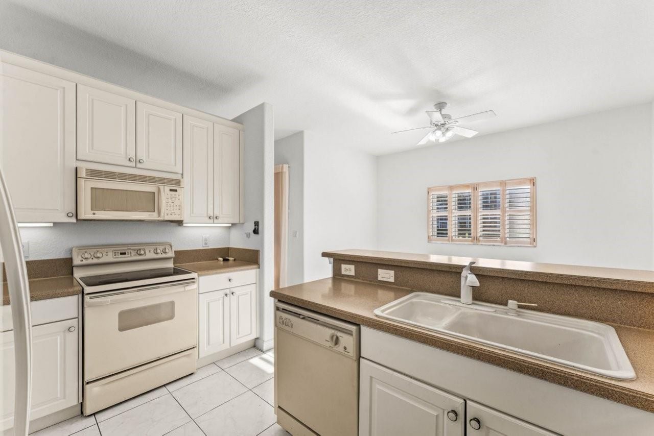 7832 E Exeter Boulevard, Unit 102, Tamarac, FL 33321 Photo