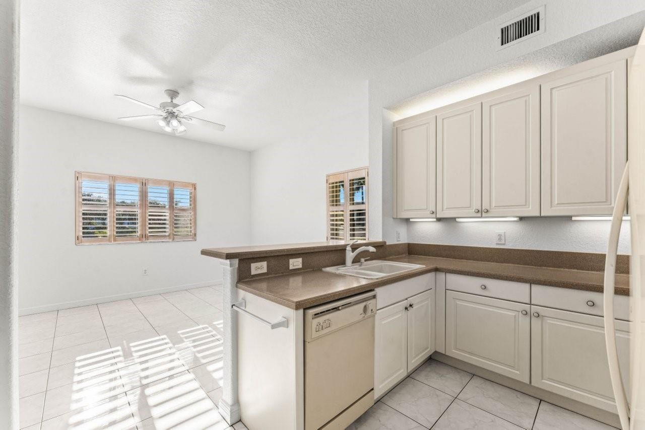 7832 E Exeter Boulevard, Unit 102, Tamarac, FL 33321 Photo