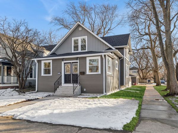 929 Prairie Avenue, Park Ridge, IL 60068