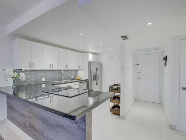 3375 N Country Club Dr , Unit 103, Aventura, FL 33180