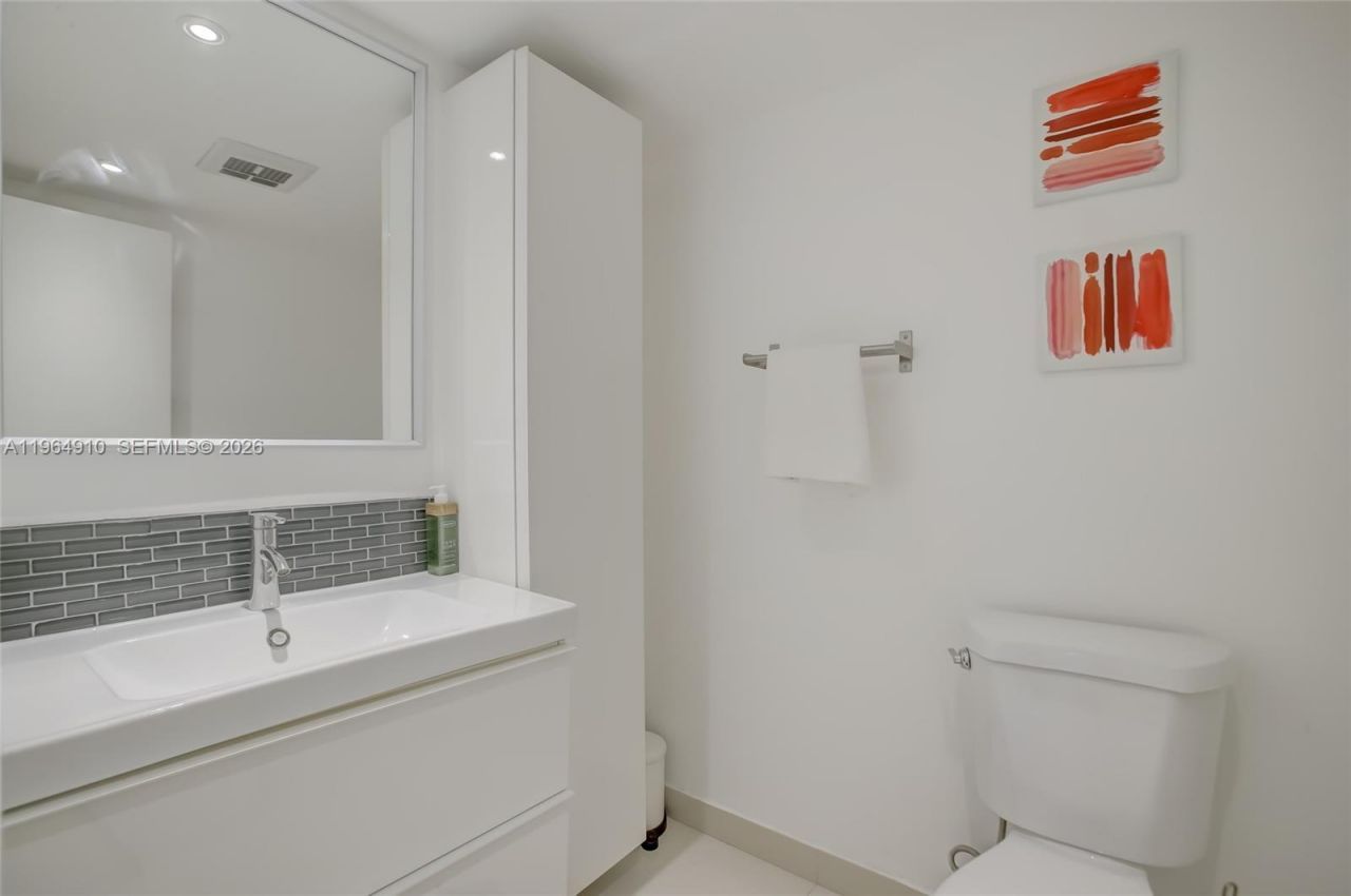 3375 N Country Club Dr , Unit 103, Aventura, FL 33180 Photo