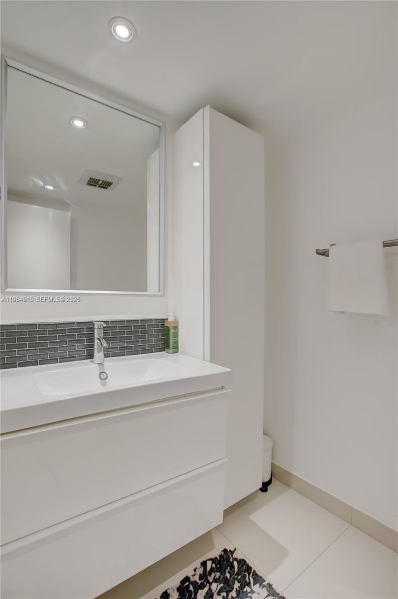 3375 N Country Club Dr , Unit 103, Aventura, FL 33180 Photo