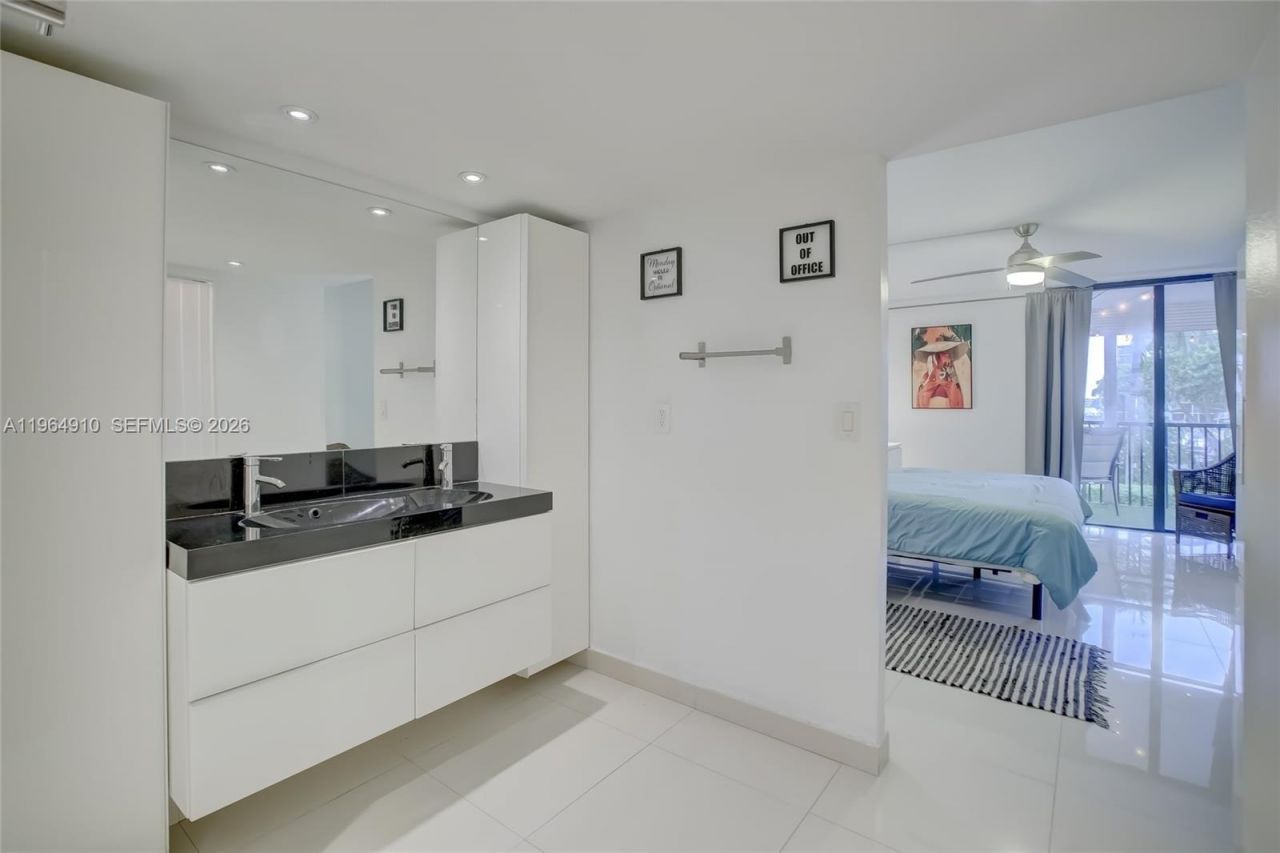 3375 N Country Club Dr , Unit 103, Aventura, FL 33180 Photo