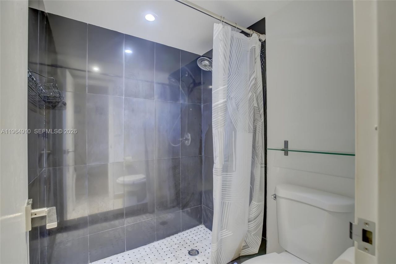 3375 N Country Club Dr , Unit 103, Aventura, FL 33180 Photo