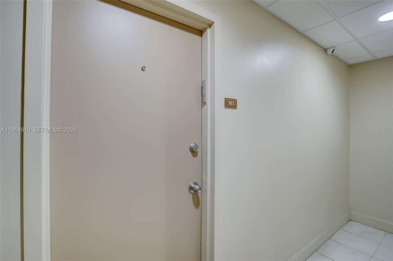 3375 N Country Club Dr , Unit 103, Aventura, FL 33180 Photo