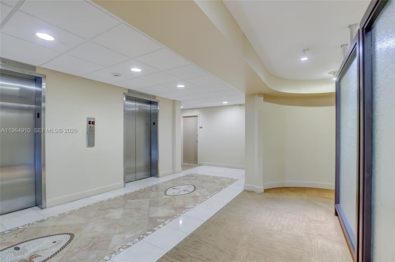 3375 N Country Club Dr , Unit 103, Aventura, FL 33180 Photo