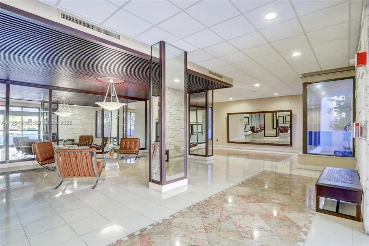 3375 N Country Club Dr , Unit 103, Aventura, FL 33180 Photo