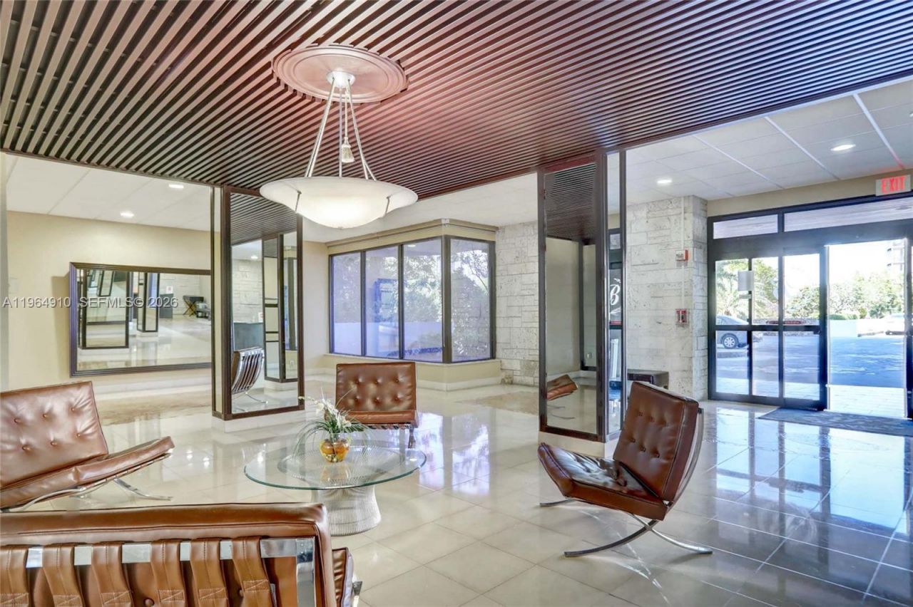 3375 N Country Club Dr , Unit 103, Aventura, FL 33180 Photo