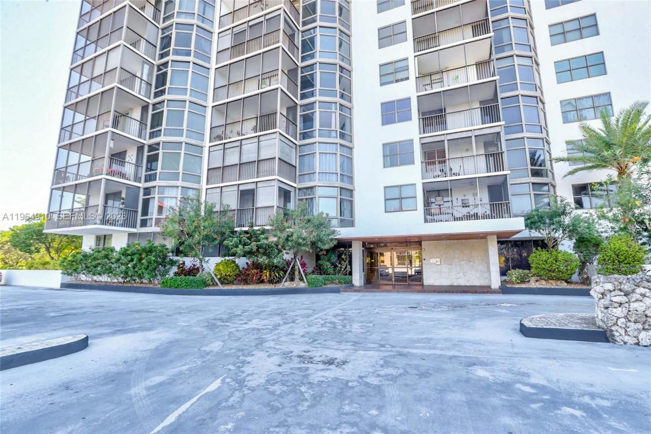 3375 N Country Club Dr , Unit 103, Aventura, FL 33180 Photo