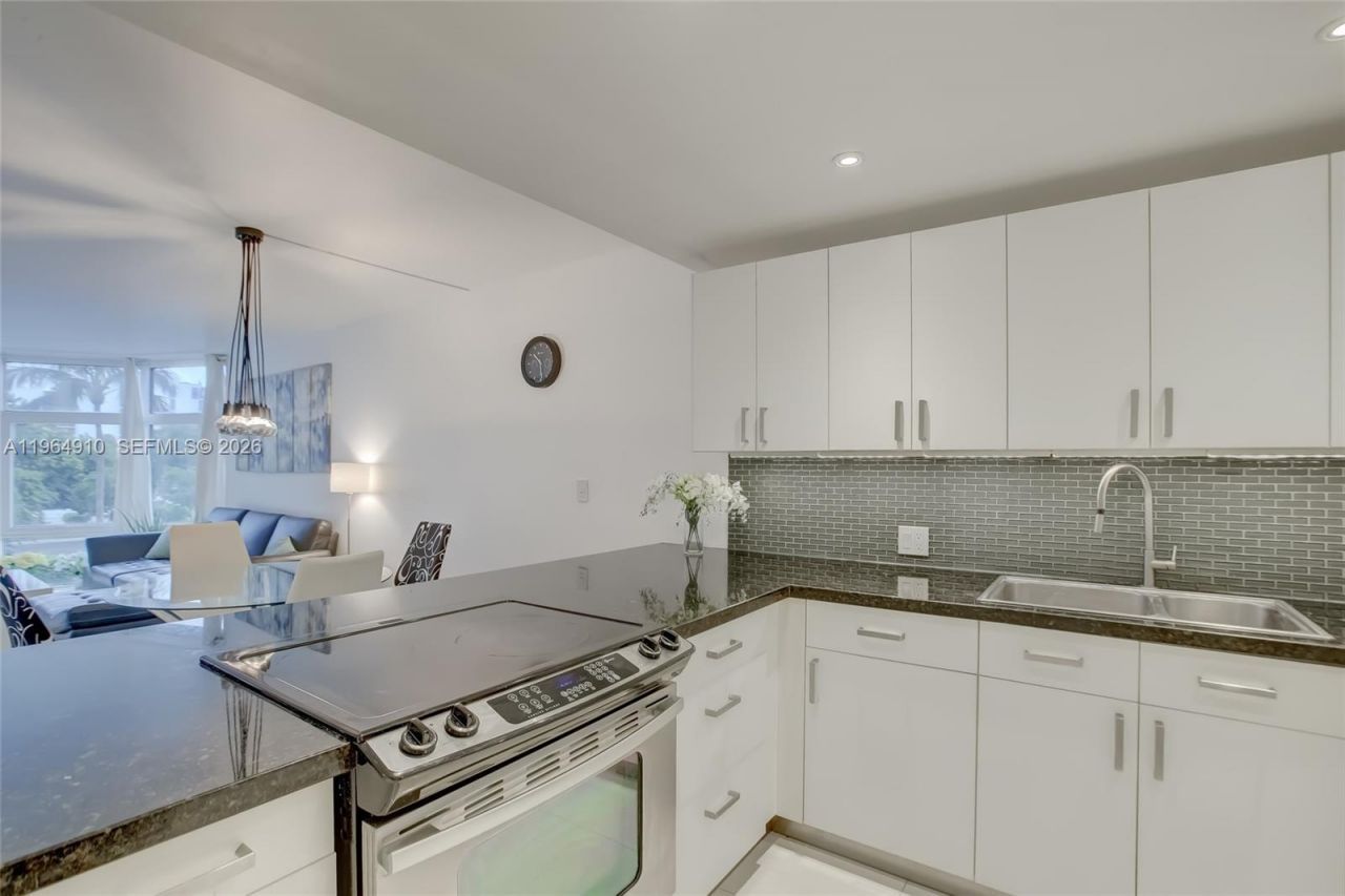 3375 N Country Club Dr , Unit 103, Aventura, FL 33180 Photo