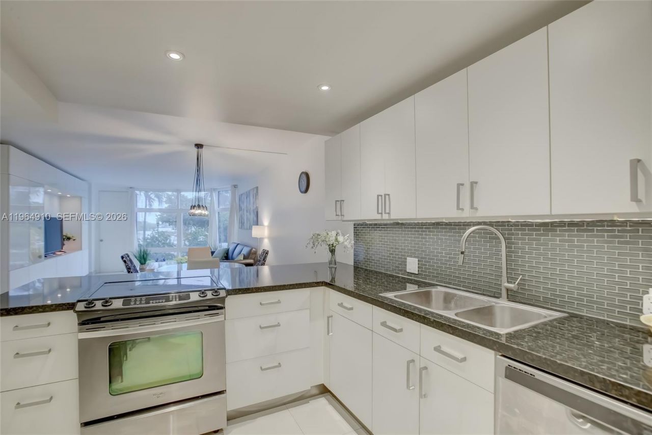 3375 N Country Club Dr , Unit 103, Aventura, FL 33180 Photo