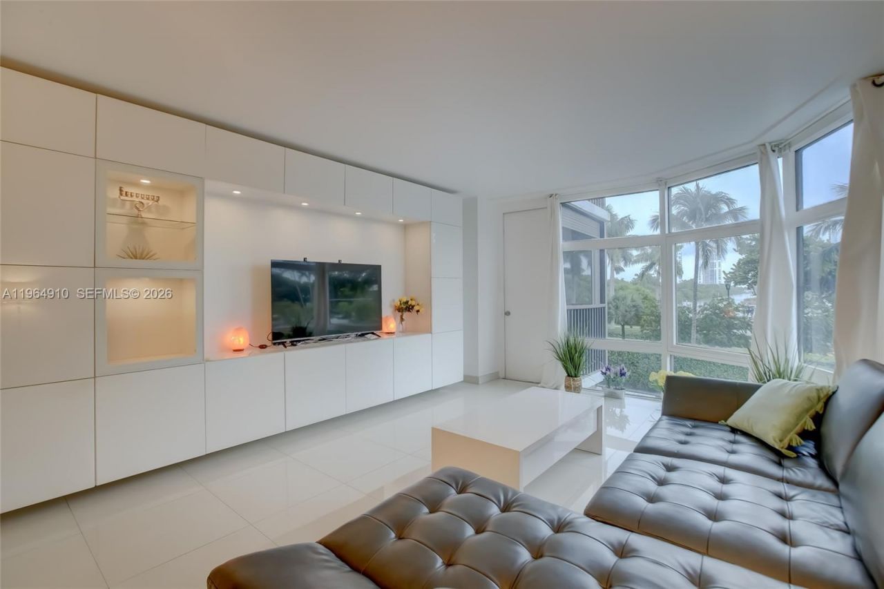 3375 N Country Club Dr , Unit 103, Aventura, FL 33180 Photo