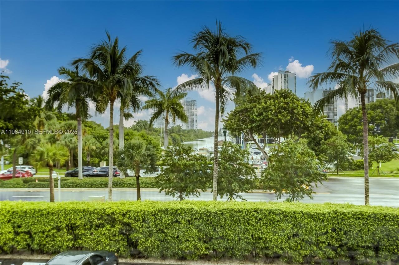 3375 N Country Club Dr , Unit 103, Aventura, FL 33180 Photo