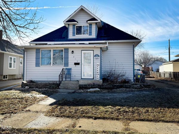 218 W 5TH AVENUE, Milbank, SD 57252