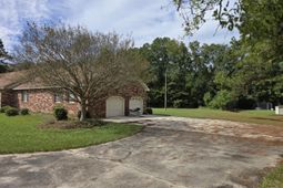 224 Country Club Boulevard photo 4