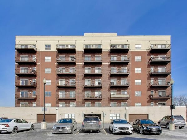 1650 Riverwoods Drive, Unit 706, Melrose Park, IL 60160