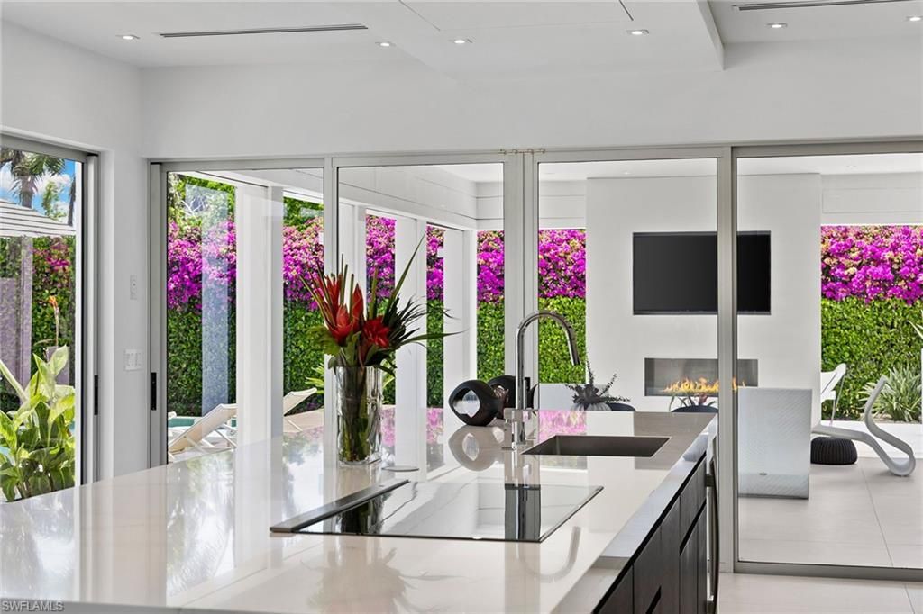 652 Bougainvillea Rd, Naples, FL 34102 Photo