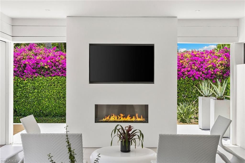 652 Bougainvillea Rd, Naples, FL 34102 Photo