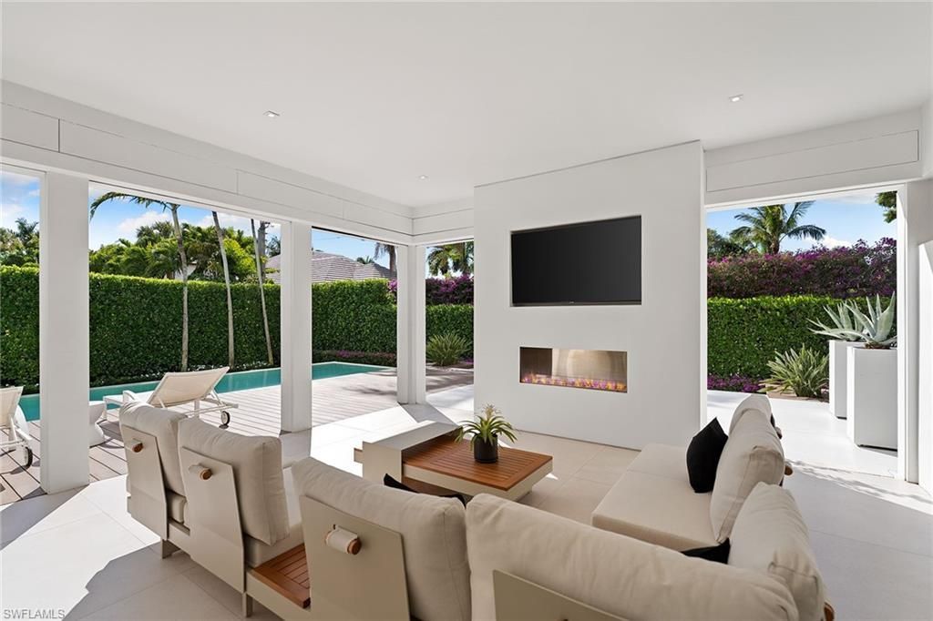 652 Bougainvillea Rd, Naples, FL 34102 Photo