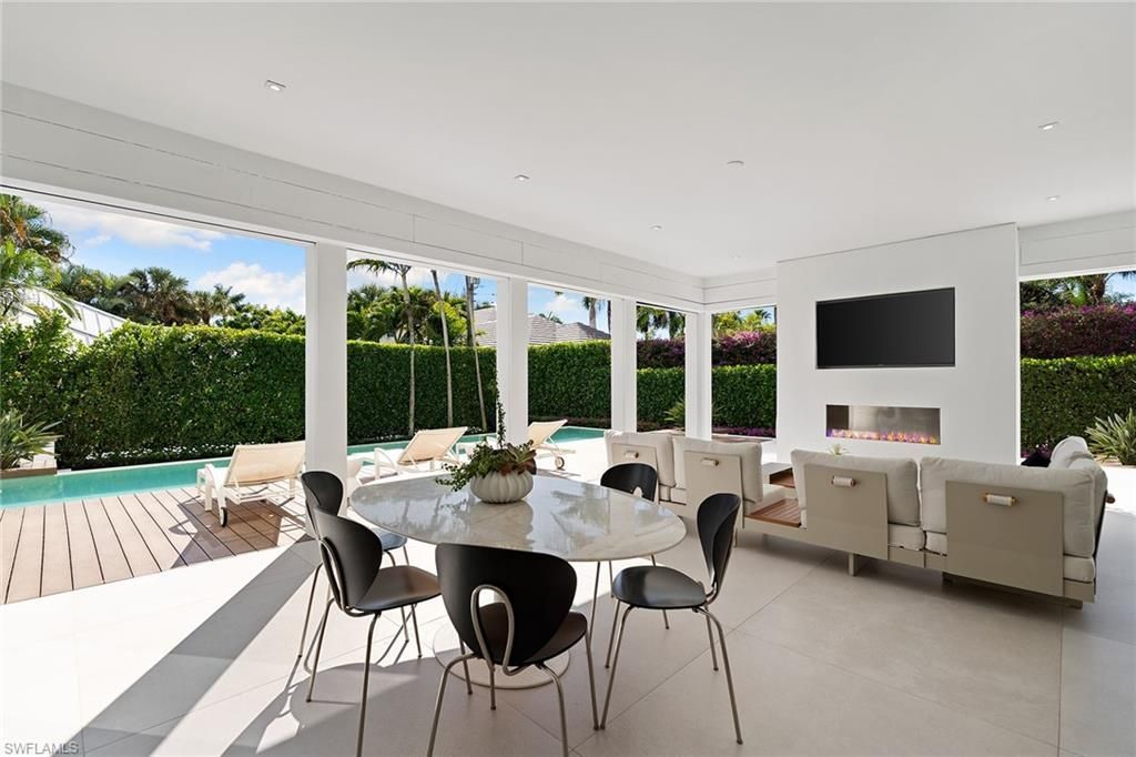 652 Bougainvillea Rd, Naples, FL 34102 Photo