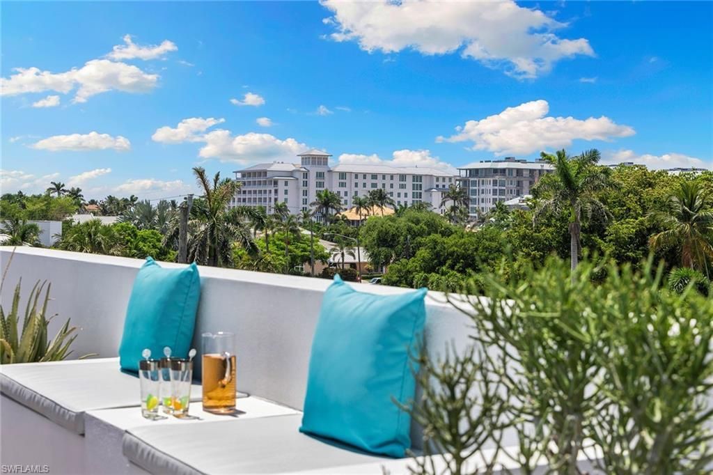 652 Bougainvillea Rd, Naples, FL 34102 Photo