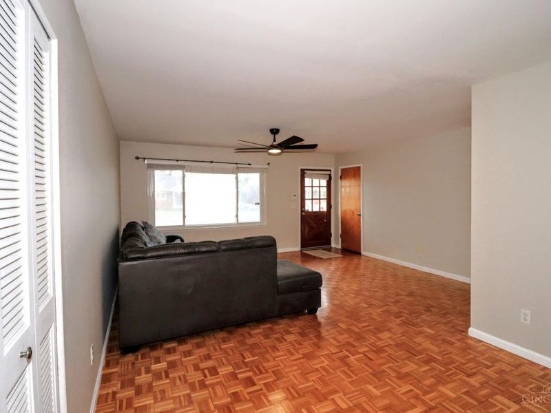 683 Danbury Road, Cincinnati, OH 45240 Photo 5