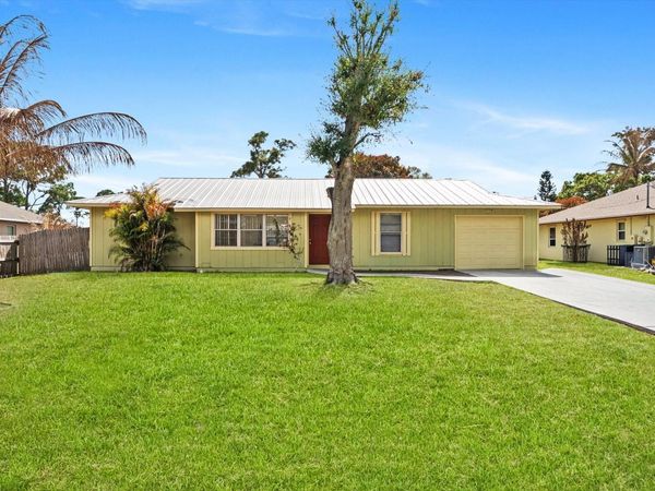 636 SW Eyerly Ave, Port St Lucie, FL 34983