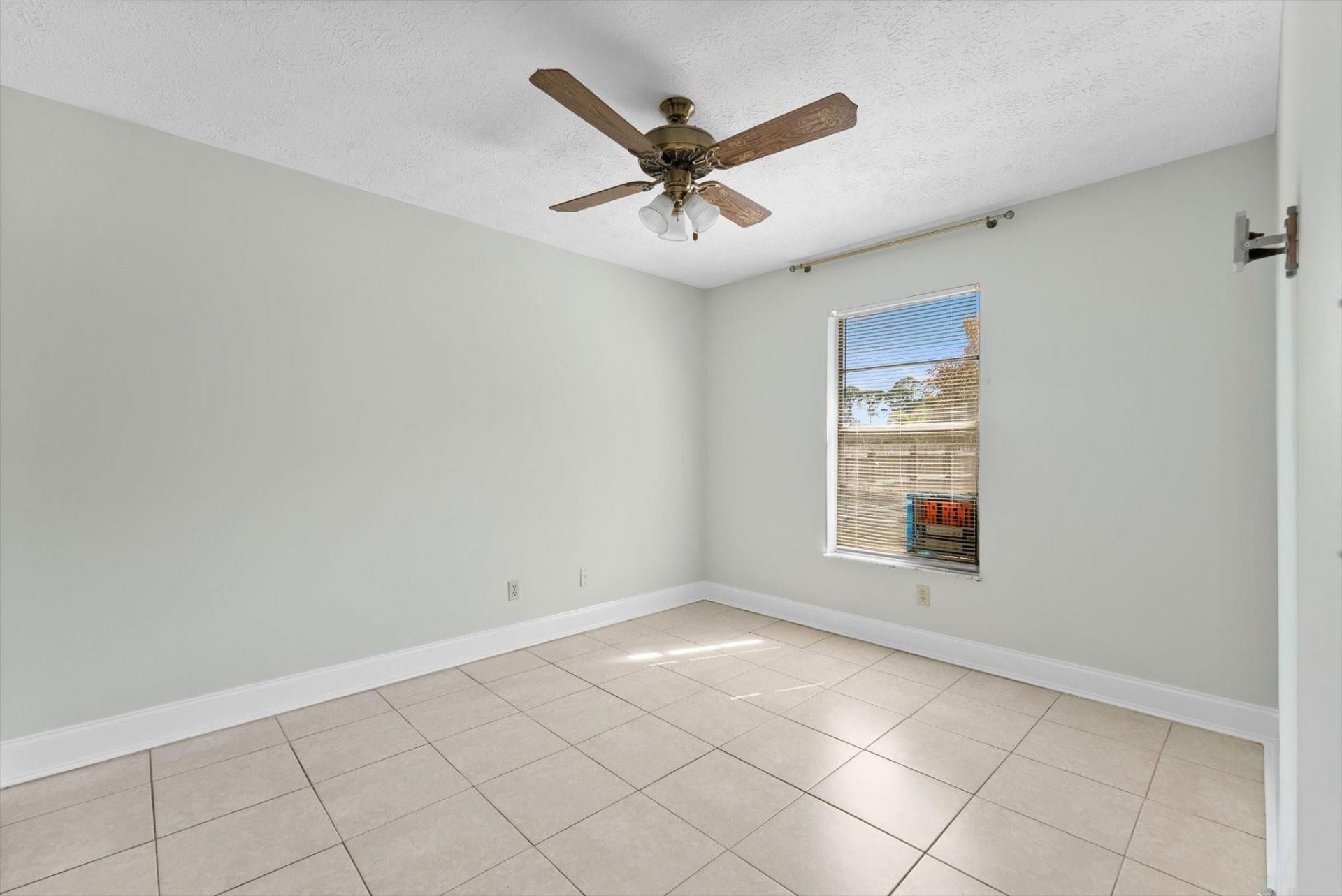 636 SW Eyerly Ave, Port Saint Lucie, FL 34983 Photo