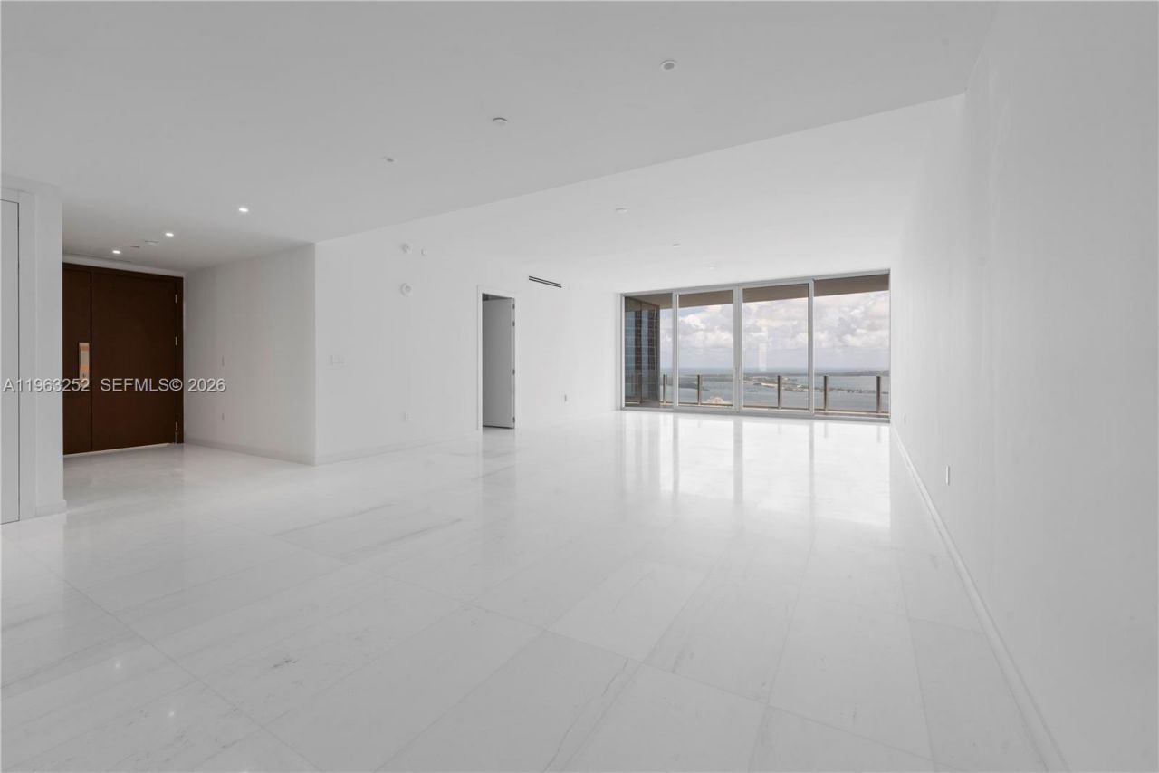 300 Biscayne Blvd Way, Unit 4404, Miami, FL 33131 Photo