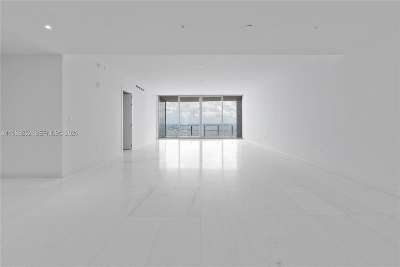 300 Biscayne Blvd Way, Unit 4404, Miami, FL 33131 Photo