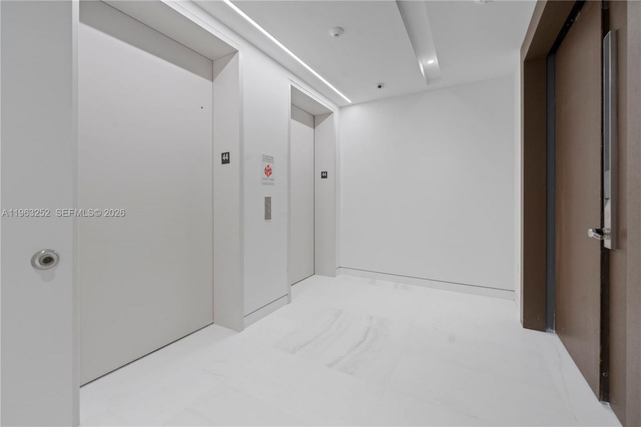 300 Biscayne Blvd Way, Unit 4404, Miami, FL 33131 Photo
