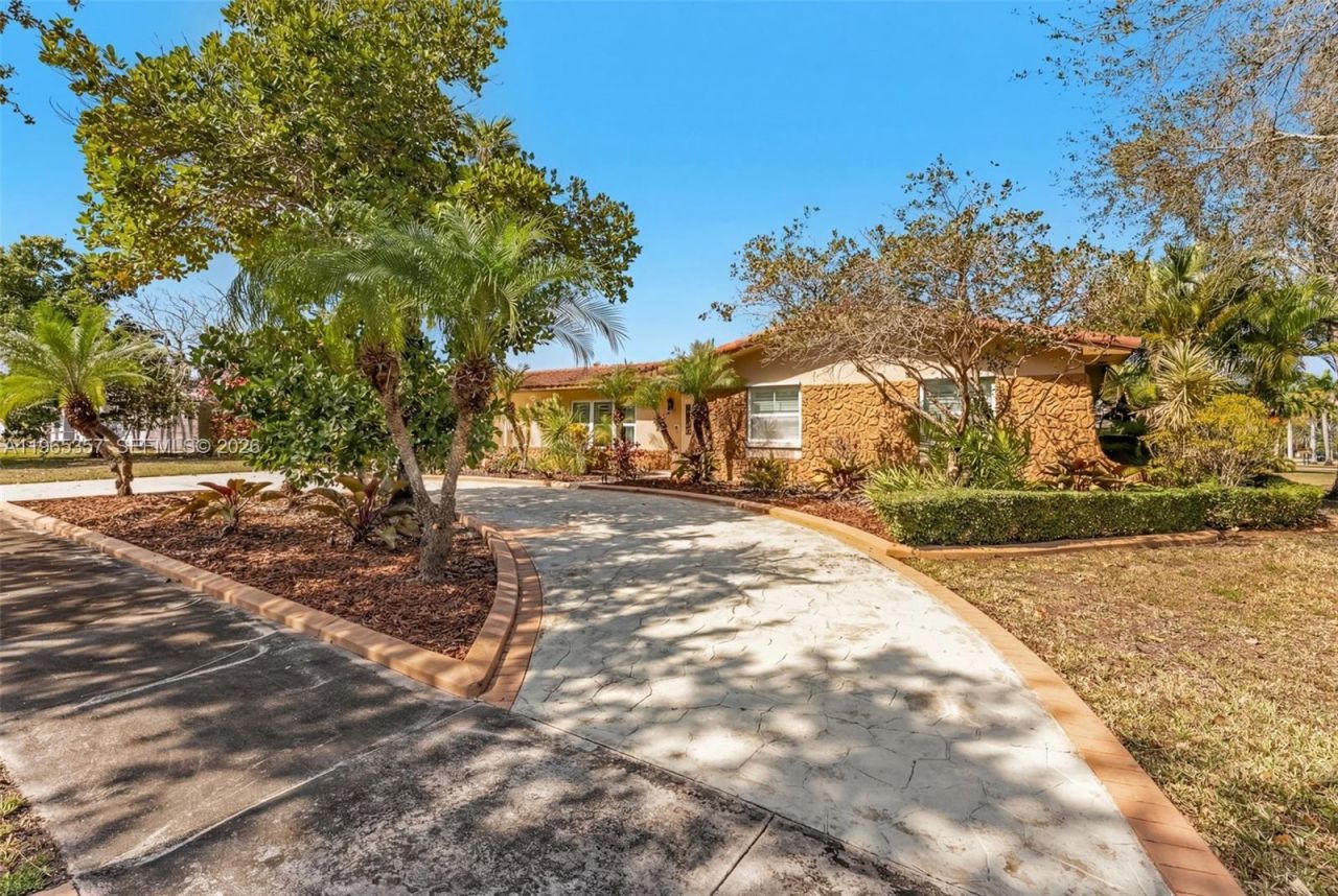 11201 SW 136th St , Miami, FL 33176 Photo