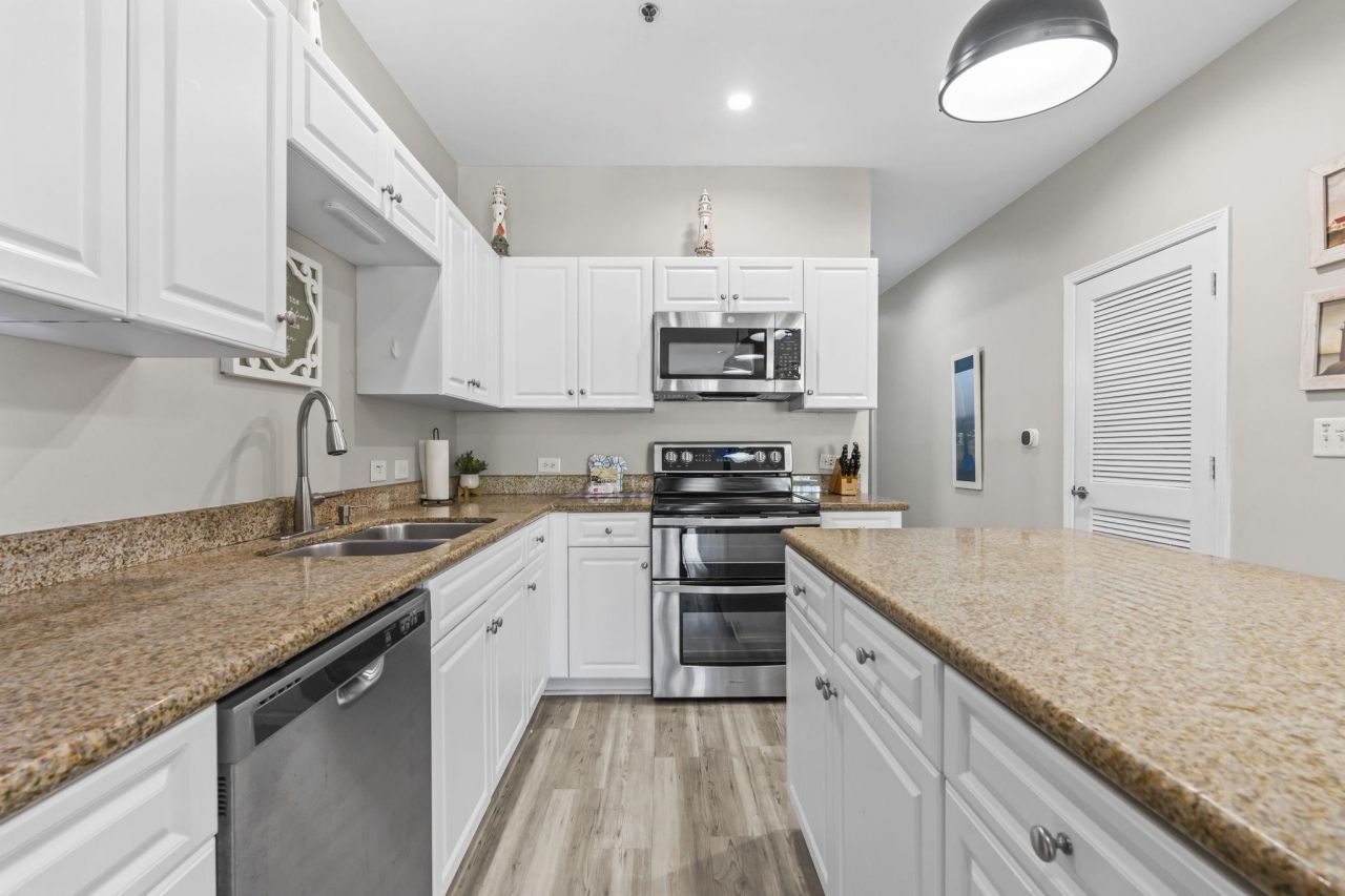 200 53rd Ave. N  Photo 13