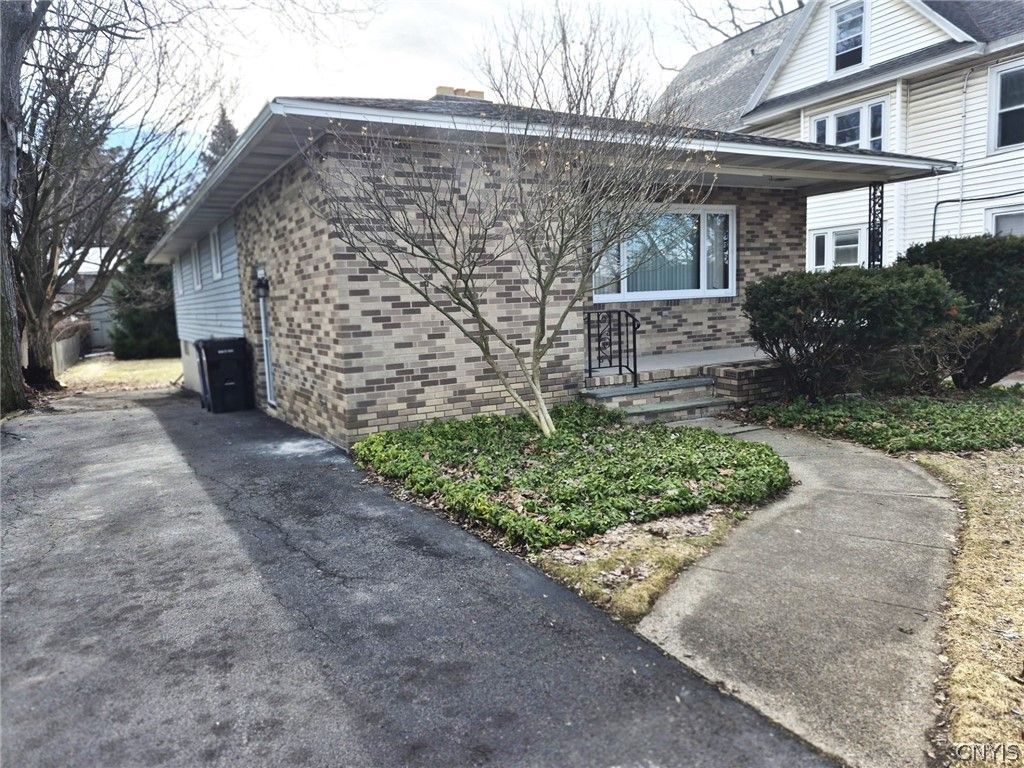 2723 Grant Boulevard, Syracuse, NY 13208 Main Photo