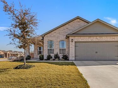 8532 Sandy Park Drive, Fort Worth, TX 76179