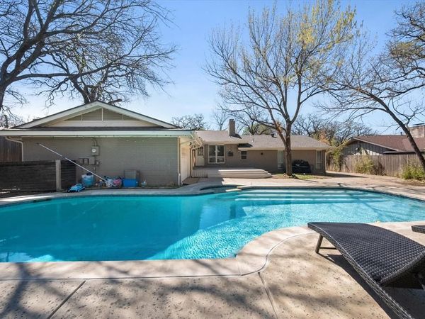 2107 Westwood Drive, Arlington, TX 76012