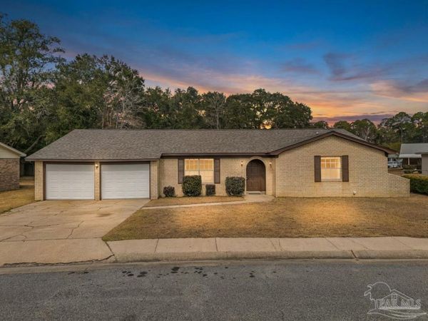 8120 Camelford Dr, Pensacola, FL 32506