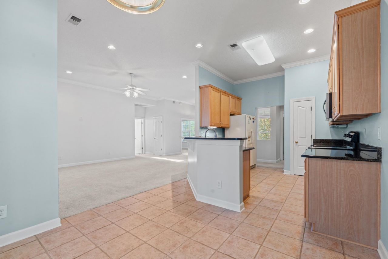 80 Camden Circle  Photo 12