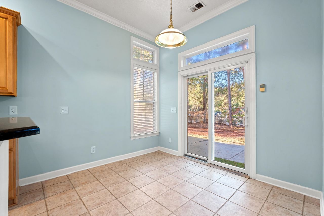 80 Camden Circle  Photo 13